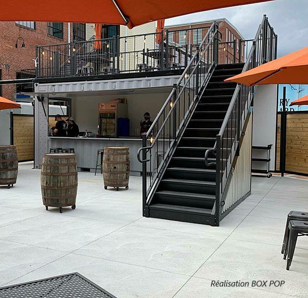 stand-container-avec-terrasse