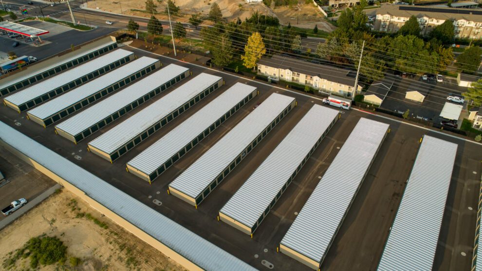 Vue aérienne d'un espace de self-stockage